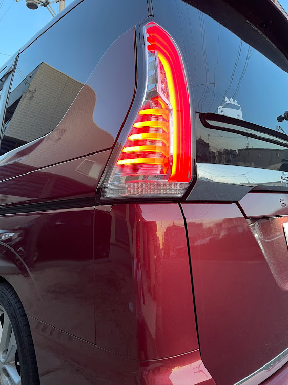 セレナの日産セレナ27・クリスタルアイテールランプ・日産純正シーケンシャルウインカーに関するカスタム事例の投稿画像3枚目