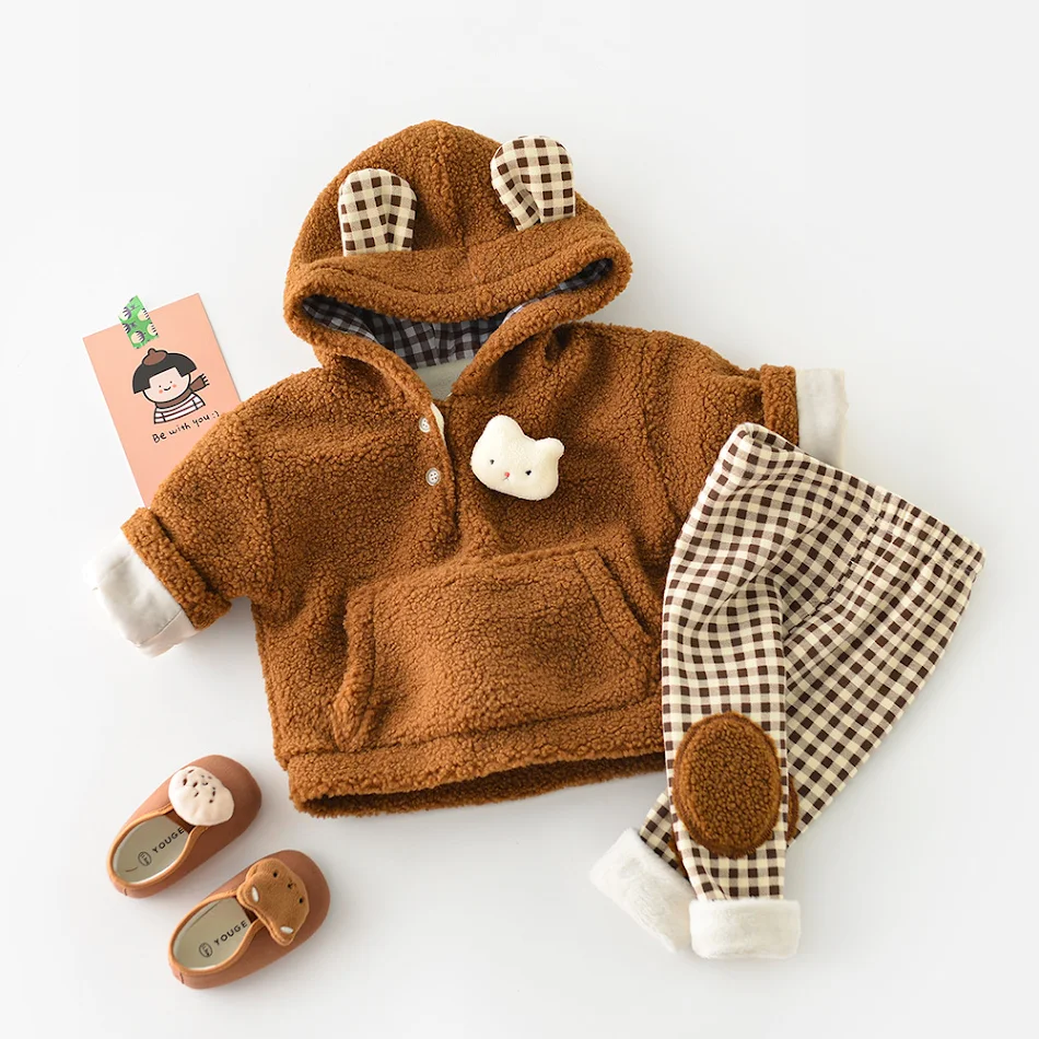 Baby & peuter hoodie pluche pak voor jongens & meisjes. Heerlijk zacht en warm voor optimaal comfort. Gemakkelijk aan en uit te trekken, perfect voor thuis en onderweg.