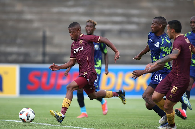 Ashley du Preez of Stellenbosch FC takes a shot to score the opening goal during the DStv Premiership match between Stellenbosch FC and Marumo Gallants FC at Danie Craven Stadium on October 27 in Stellenbosch.