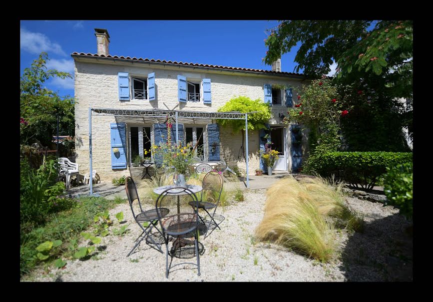 Vente maison 6 pièces 151 m² à Rochefort (17300), 284 000 €