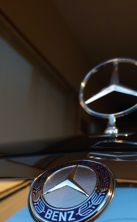 Sクラスセダンの現状報告・二級自動車整備士・ノー洗車・エンジンかかるかな？に関するカスタム事例の投稿画像1枚目