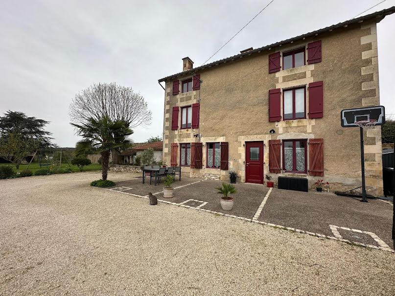 Vente maison 7 pièces 168 m² à Valdivienne (86300), 194 000 €