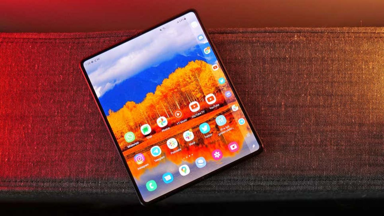 This image shows the display of the Samsung Galaxy Z Fold 4.