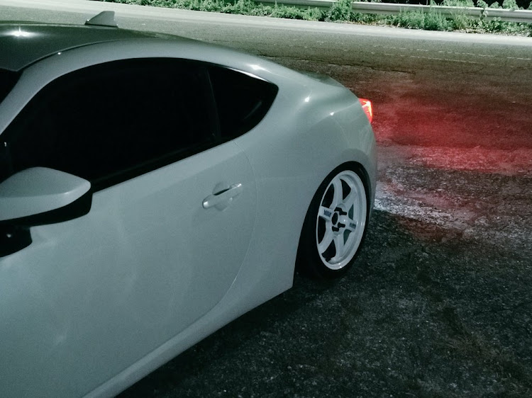 86のTOYOTA86・86・飯レーシングに関するカスタム事例の投稿画像2枚目