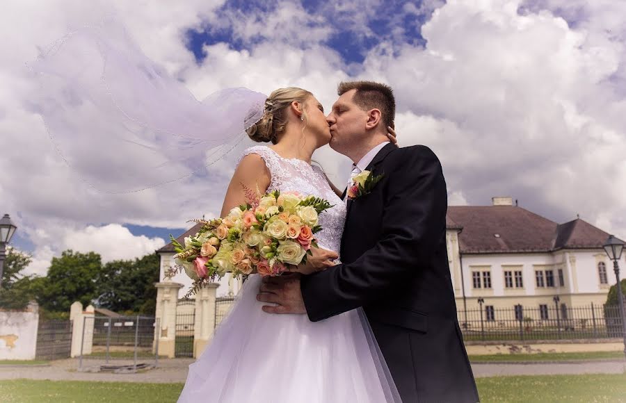 Fotógrafo de casamento Sándor Lajos (rendezvenyvideo). Foto de 3 de março 2019