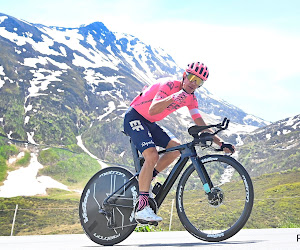 Urán heerst in klimtijdrit en maakt het nog warm voor Carapaz, Dumoulin voor het eerst sinds comeback in top 5