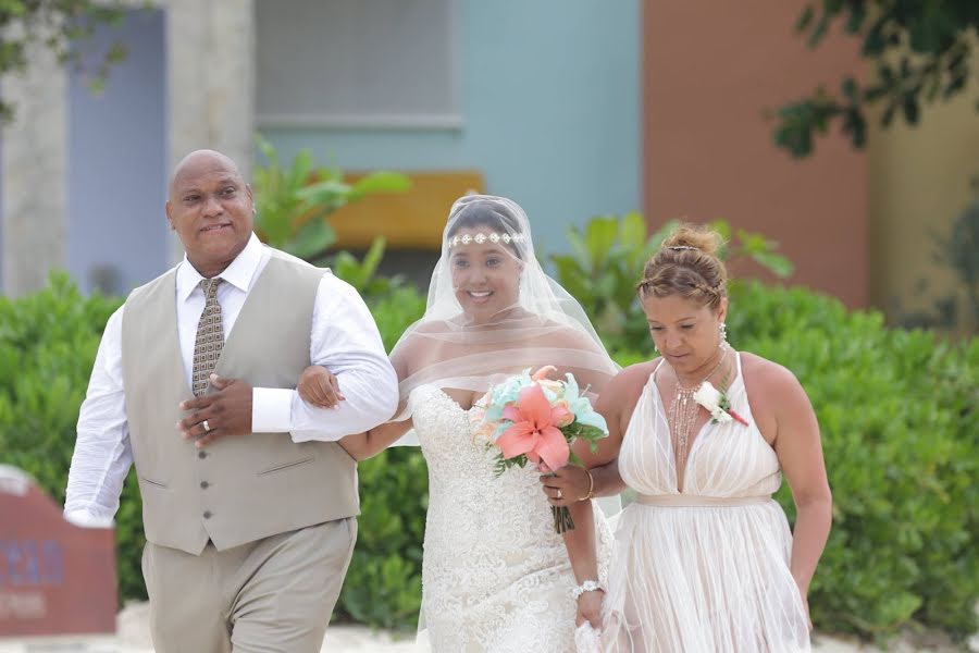 Fotografo di matrimoni Lindsay Vigue (lindsayvigue). Foto del 30 dicembre 2019