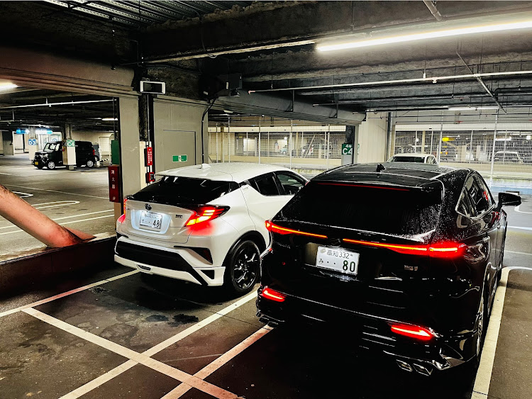ハリアーのC-HR・ハリアー・コラボ・SUV・車好きと繋がりたいに関するカスタム事例の投稿画像3枚目