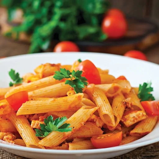 Veg Arrabiatta Galore Penne Pasta + Garlic Bread + Lemonade