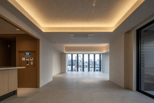 Modern interior with indirect lighting and large windows - Prestige apartment / penthouse for sale in Shibuya, 3 bedrooms