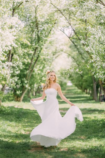 Fotógrafo de casamento Irina Seliverstova (waterlillly). Foto de 9 de junho 2017