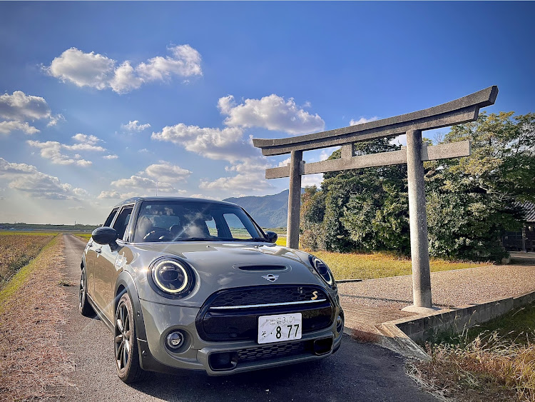 ミニ ハッチバックのMINI・エメラルドグレー・ミニクーパーに関するカスタム事例の投稿画像1枚目
