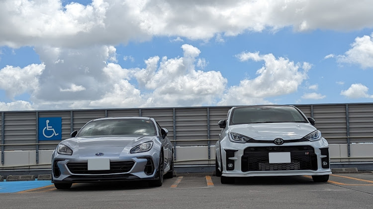 GRヤリスのサンシェードシンデレラフィット・リアガーニッシュGガード施工・ヘアライン傷目立たなくなる・洗車・いつもいいね＆コメントありがとうございますに関するカスタム事例の投稿画像1枚目