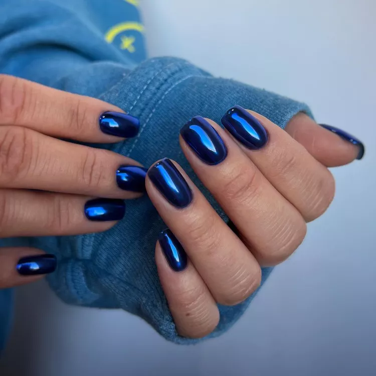 uñas azul marino