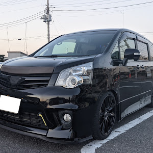 ノア ZRR70W