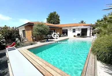 House with pool 15