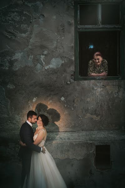 Fotografo di matrimoni Guraliuc Claudiu (guraliucclaud). Foto del 4 dicembre 2016