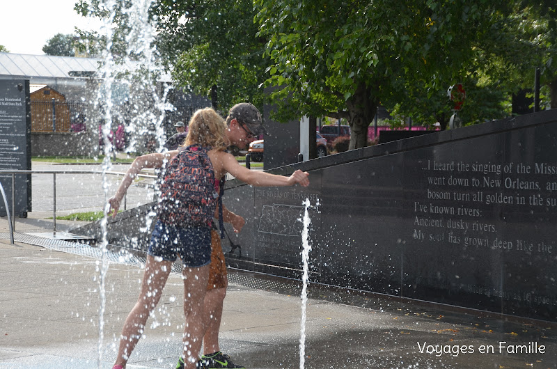 bicentennial mall fountains