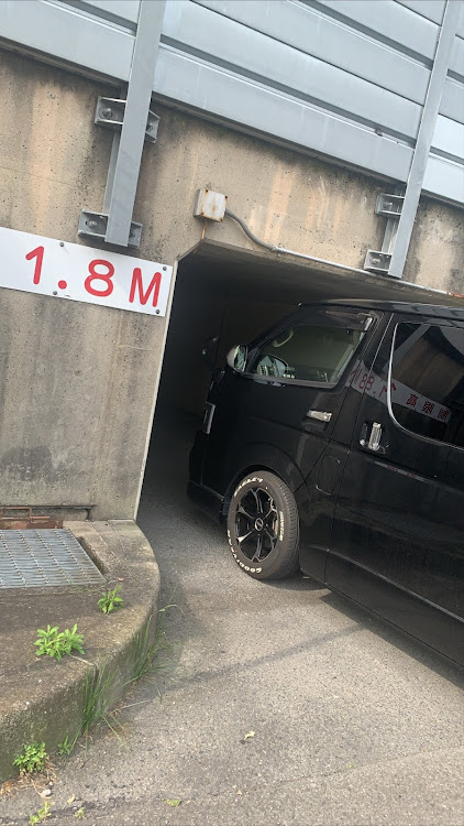ハイエースバンの風呂、電気、ガス、水道、大工・おしぼりウェッティー・ダークアイシャドウ・現場車に関するカスタム事例の投稿画像2枚目