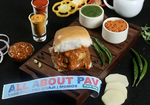 Vada Pav In Makhani Sauce