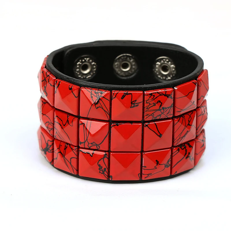 Correa de muñeca con remaches cuadrados estilo europeo y americano, pulsera de cuentas para un look moderno y elegante, ideal para mujeres.