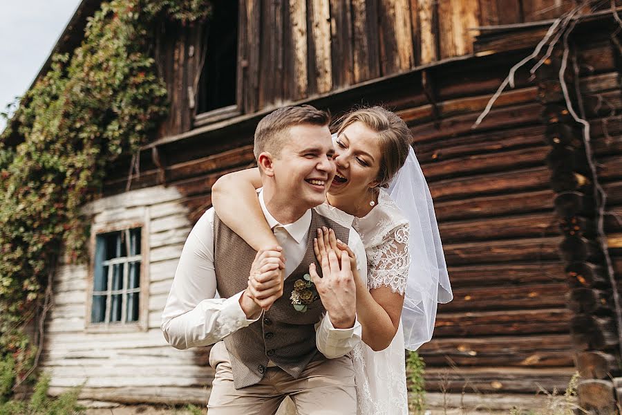 Fotógrafo de casamento Evgeniya Sova (pushistayasova). Foto de 18 de setembro 2017