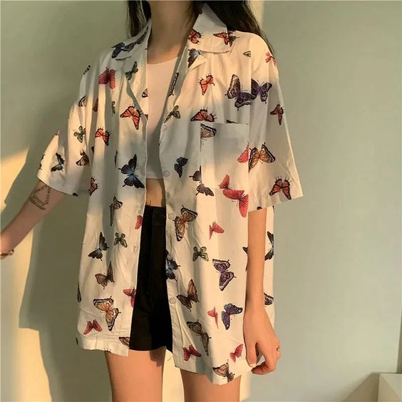 Áo khoác sơ mi họa tiết- một item hội chị em nên có trong tủ đồ