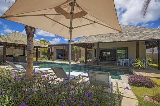Contemporary apartment with terrace and pool 3