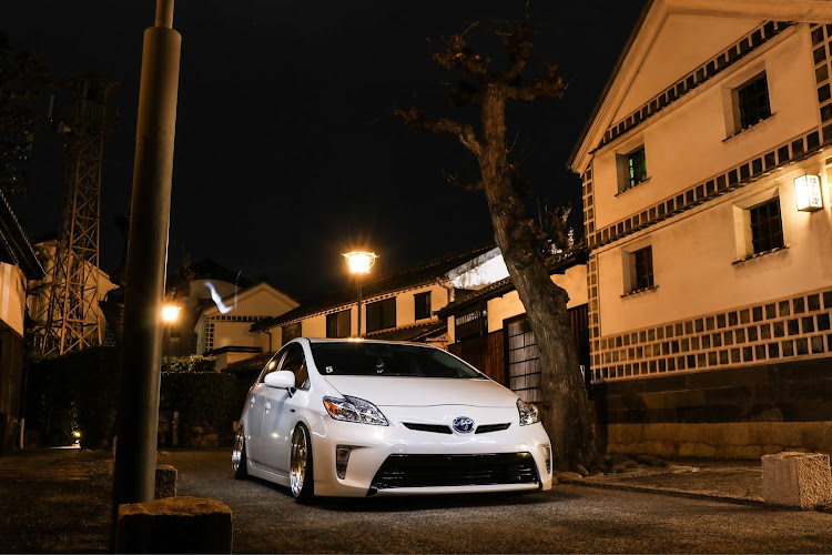 プリウスのN-kazu・zvw30・#USDM・車高短・美観地区に関するカスタム事例の投稿画像1枚目