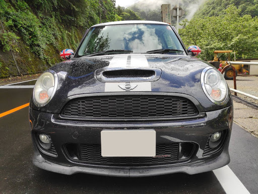ミニ Miniを華麗にカスタム By チロ 07 25 雨も滴るいい 男 車は英語だと女性名詞でしたっけ まあそれはさておき 昔の写真ですが 正面撮り Cartune