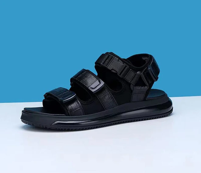 Casual sandalen en slippers met massage aan de buitenkant en zachte zool. Comfortabel lopen en ontspannen voeten.