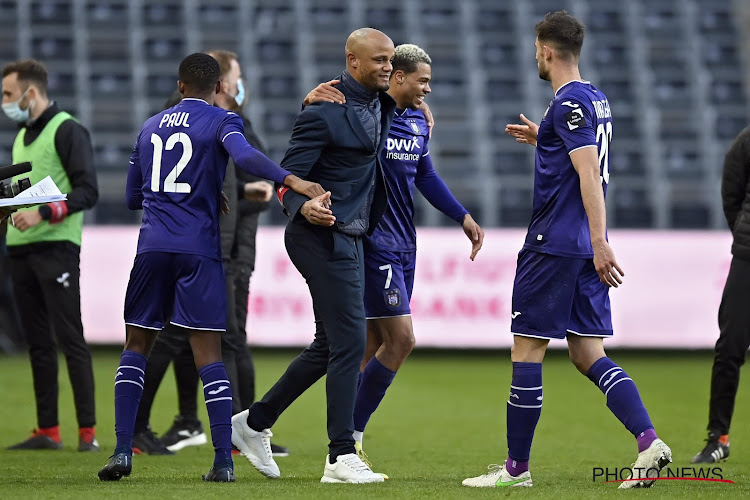 Kompany houdt het heel kalm na belangrijke prestigezege: "Als ik nu CL in hun hoofd steek, gaan we het zeker niet halen"