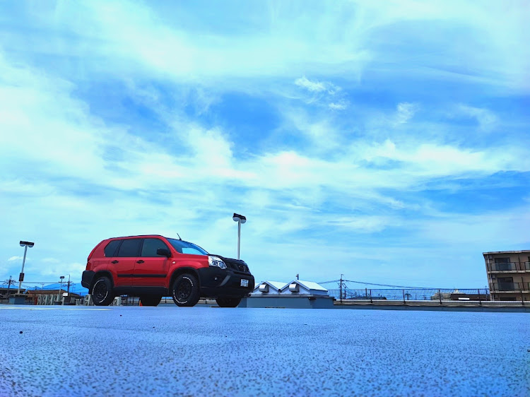 エクストレイルのエクストレイル・車写活・仮想USDM・駐車場映え・RED RE:BORN ARMYに関するカスタム事例の投稿画像2枚目