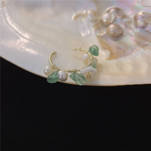Title 2, Womens Fashion Shell Flower Ring Elegant Flora...