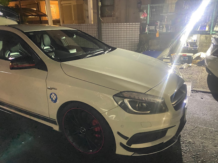 Aクラスの洗部(ALIVE)・昼メシの問題・ヘッドライトスチーマー・洗車アイテム紹介・薄暮の洗車に関するカスタム事例の投稿画像1枚目