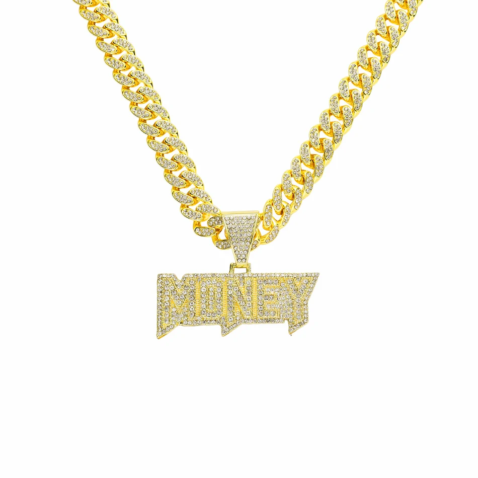 Collier avec pendentif lettre MONEY entièrement pavé de diamants, un bijou audacieux pour affirmer votre réussite et attirer l'abondance.