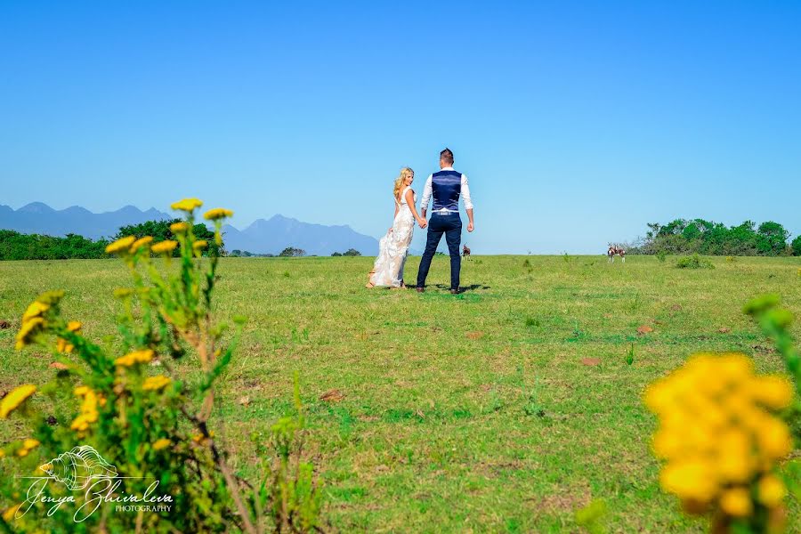 Fotógrafo de casamento Jenya Zhivaleva (jenyazhivaleva). Foto de 18 de dezembro 2018