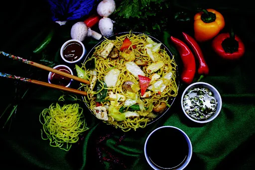 Veg Hakka Noodles [DOTD]