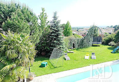 Villa with pool and garden 5