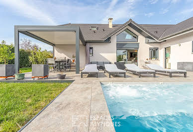 Maison avec piscine et terrasse 1