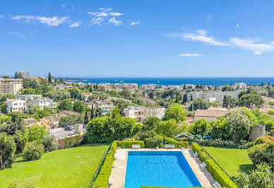 Appartement avec terrasse et piscine 4