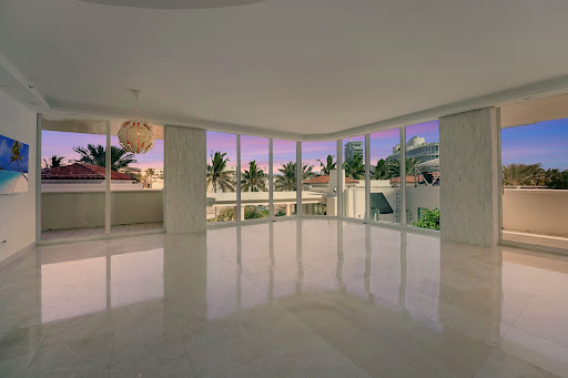Apartment with pool 2