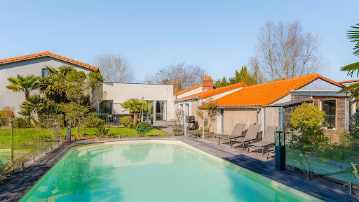 Maison avec piscine et jardin 2