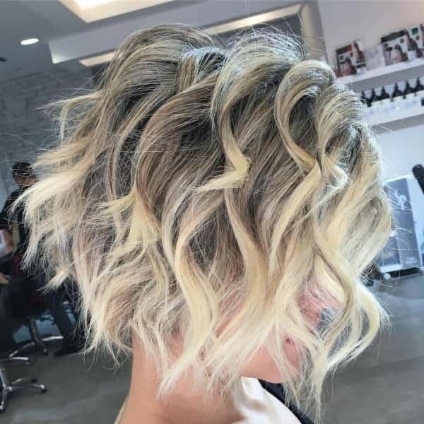 curly blonde short layering hair