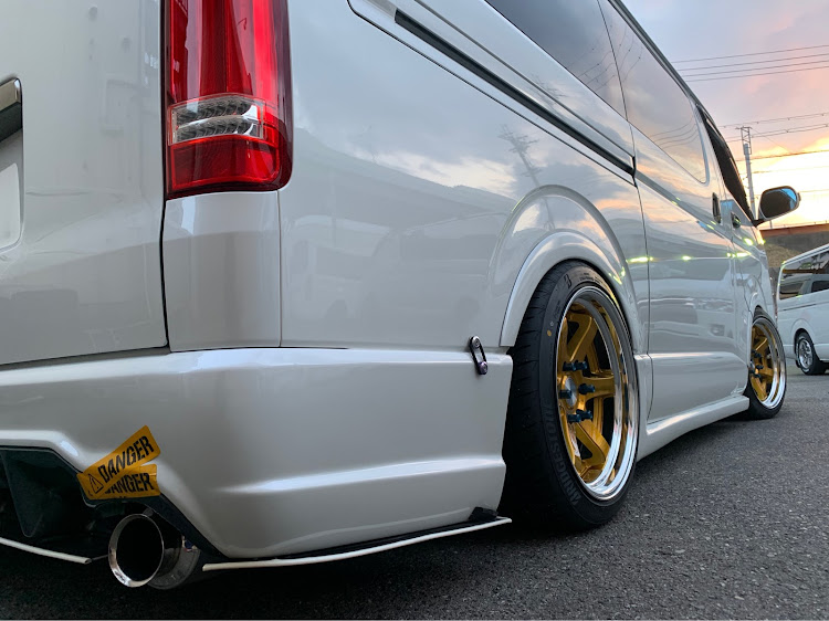 ハイエースバンの新作ホイール・カズキオート・イメチェン・シンプリstyle・オバフェン加工に関するカスタム事例の投稿画像4枚目