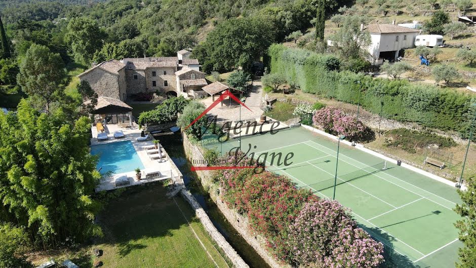 Vente propriété 16 pièces 500 m² à Les Mages (30960), 1 995 000 €