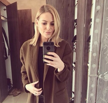 Karlien van Jaarsveld slays her pregnancy shoot.