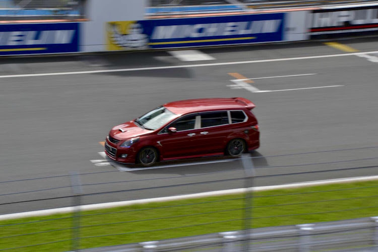 MPVのBe a driver. Experience at FUJI SPEEDWAY・富士スピードウェイレーシングコース・富士スピードウェイ・MAZDA・パレードランに関するカスタム事例の投稿画像3枚目