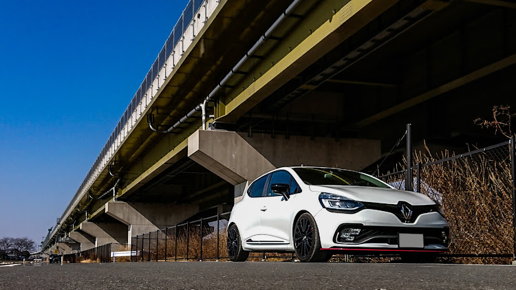 ルーテシアの繋がろうルーテシアオーナー・ルノー祭り・バレンタインデー・地震大丈夫でしたか？・チタンマフラーに関するカスタム事例の投稿画像1枚目