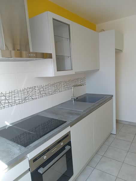 Location  appartement 6 pièces 130 m² à Troyes (10000), 950 €